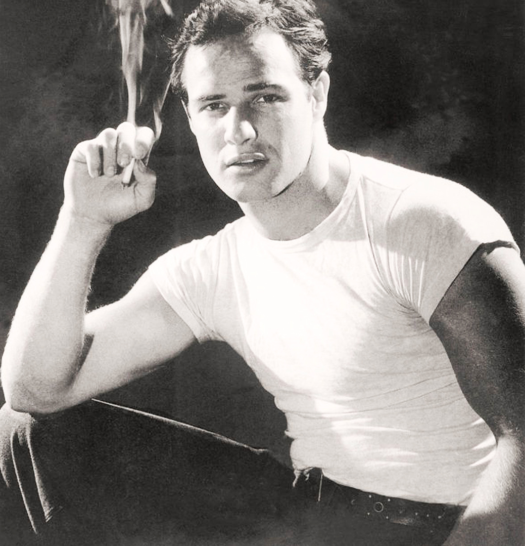 Marlon Brando portant le célèbre t-shirt