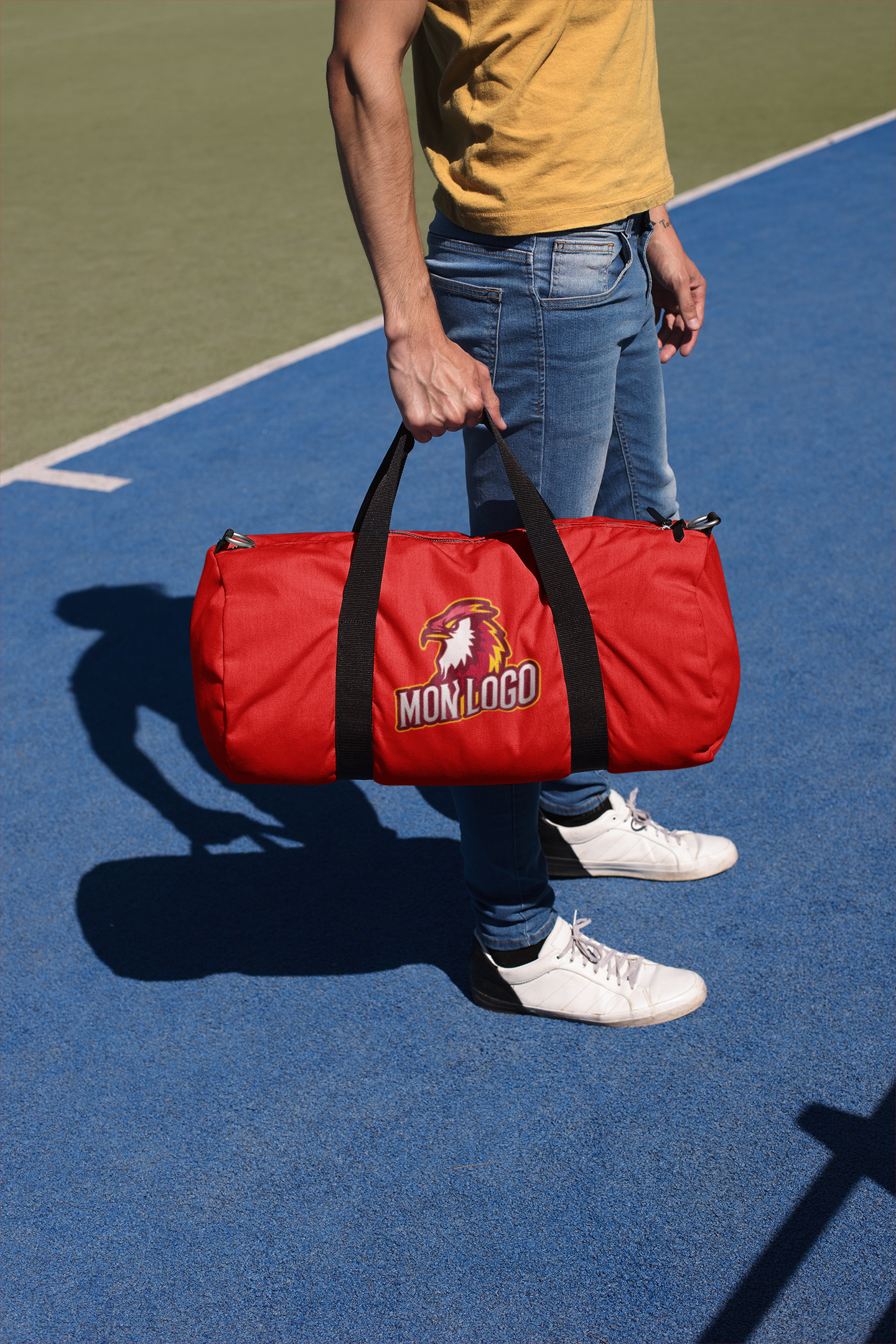 https://mistertee.fr/sites/default/files/mockup-of-a-man-carrying-a-duffel-bag-at-a-court-23223.png