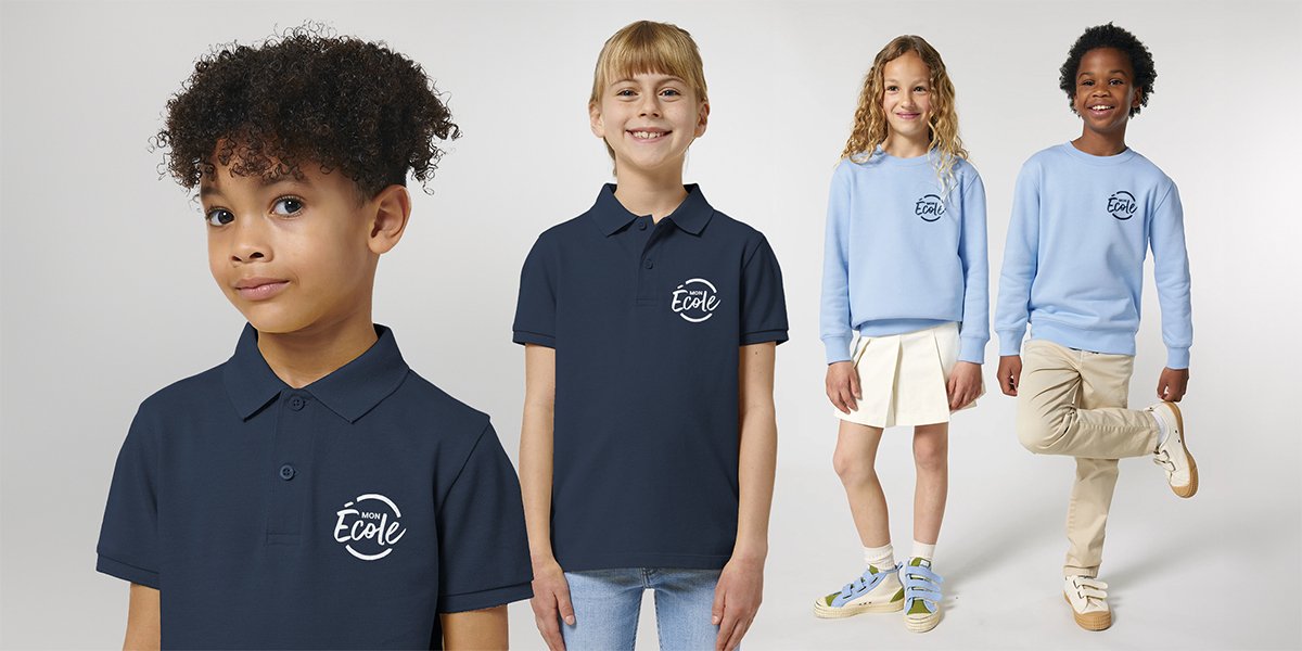 des enfants portent des polos et des sweats personnalisé pour leurs uniformes scolaire.