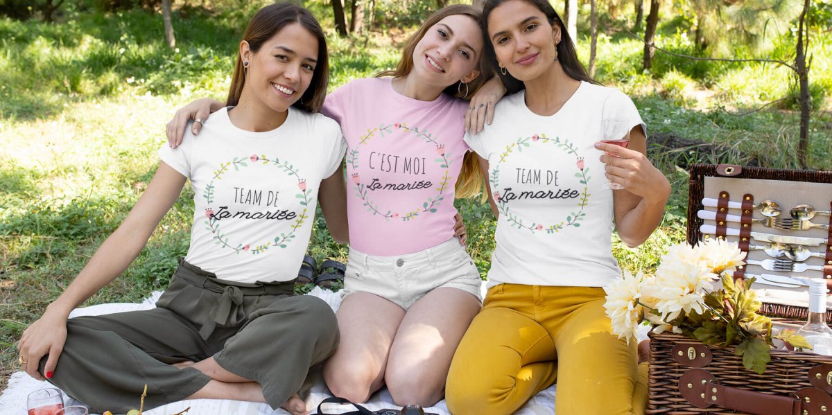 trois femmes à un EVJF avec des tee shirts personnalisés