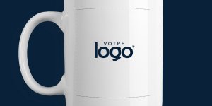 Visuel d'une tasse blanche avec une zone de personnalisation "votre logo" sur le devant