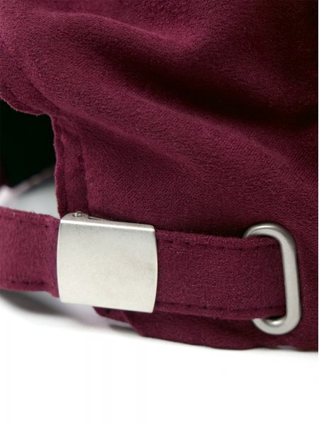 Zoom sur la fermeture de la casquette Daim AT058 en coloris Burgundy