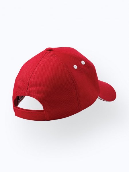 La casquette 5 panneaux B15c personnalisable en détail de dos en coloris classic red/white La casquette 5 panneaux B15c personnalisable en détail de dos en coloris classic red/white