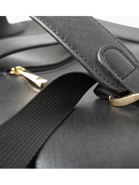 vue détail du sac noir en cuir saffiano imitation 