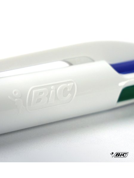 zoom sur capuchon stylo bic avec la signature BIC et le made in france