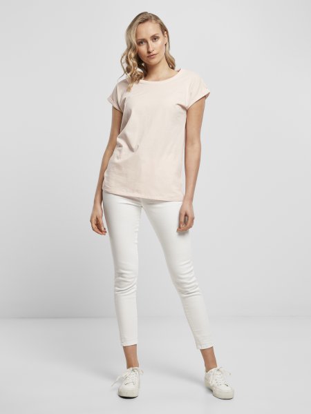 Tee shirt personnalisable pour femme BY021 en coloris Pink associé à un pantalon blanc