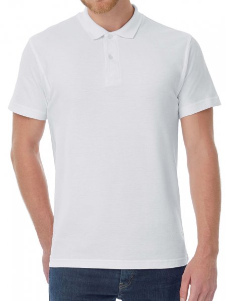 Le polo CGPUI10 à personnaliser en coloris White. Le mannequin homme porte le polo à manches courtes CGPUI10 à personnaliser en coloris White.