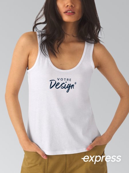 mannequin femme de face portant le Débardeur femme personnalisable express mannequin femme de face portant le Débardeur femme personnalisable express