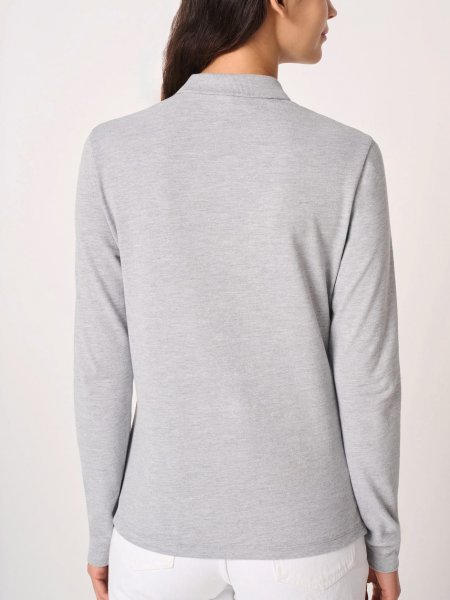mannequin femme de dos portant le Polo piqué manches longues Basic femme