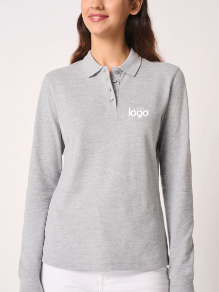 mannequin femme de face portant le Polo piqué manches longues Basic femme