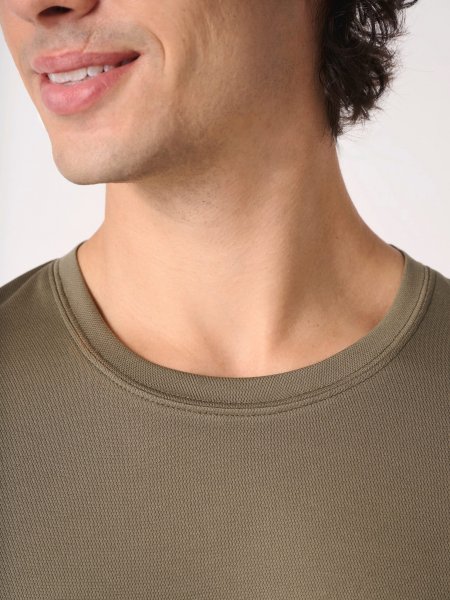 zoom sur le col du T-shirt sport homme Mercury personnalisable