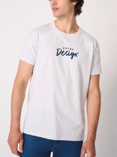 mannequin homme de face portant le T-shirt homme Basic personnalisable mannequin homme de face portant le T-shirt homme Basic personnalisable