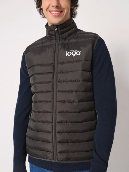 mannequin homme de face portant le Bodywarmer matelassé homme personnalisable 