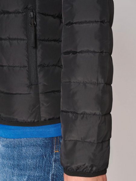 zoom sur la manche de la Doudoune matelassée femme personnalisable zoom sur la manche de la Doudoune matelassée femme personnalisable