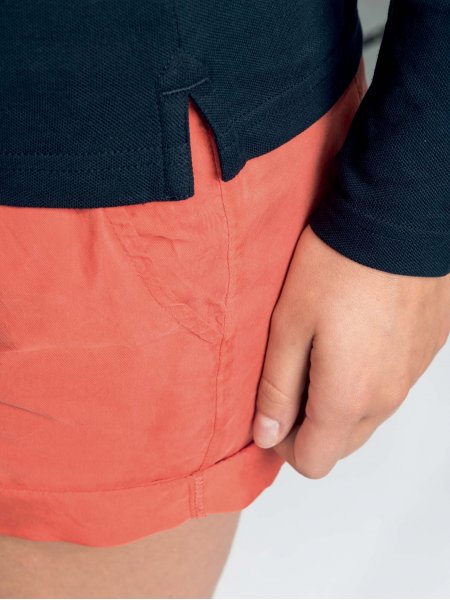 Zoom sur les détails du polo K257 à personnaliser. Zoom sur les détails du polo K257 à manches longues à personnaliser.