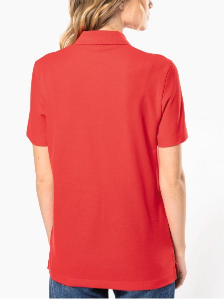 mannequin femme de dos portant le Polo piqué unisexe personnalisable mannequin femme de dos portant le Polo piqué unisexe personnalisable