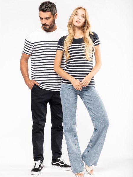 Un homme porte le t-shirt marin K3033 et une femme porte le t-shirt marin K3034