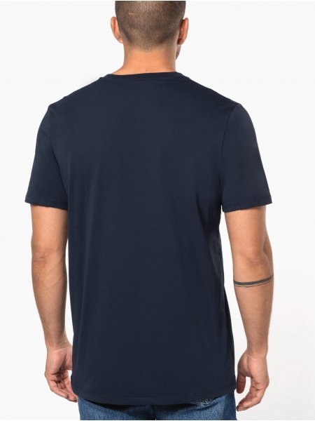 mannequin homme de dos portant le T-shirt col rond manches courtes unisexe personnalisé mannequin homme de dos portant le T-shirt col rond manches courtes unisexe personnalisé