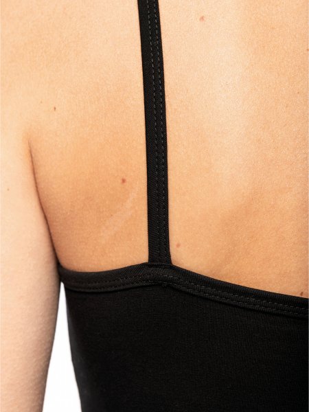 Détails couture dos et fine bretelle du débardeur pour femme K397 en coloris Black