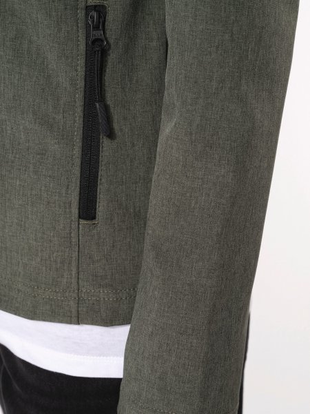 Zoom sur la poche zippée de la veste softshell K400 pour femme en coloris Marl Grey Zoom sur la poche zippée de la veste softshell K400 pour femme en coloris Marl Grey