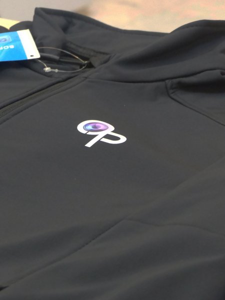 La veste softshell k401 en coloris Black personnalisée avec un marquage Quadriflex