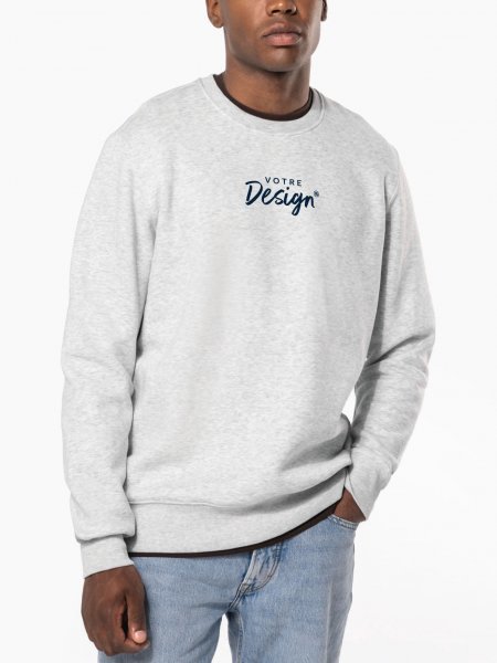 mannequin homme de face portant le Sweat-shirt col rond homme personnalisable mannequin homme de face portant le Sweat-shirt col rond homme personnalisable