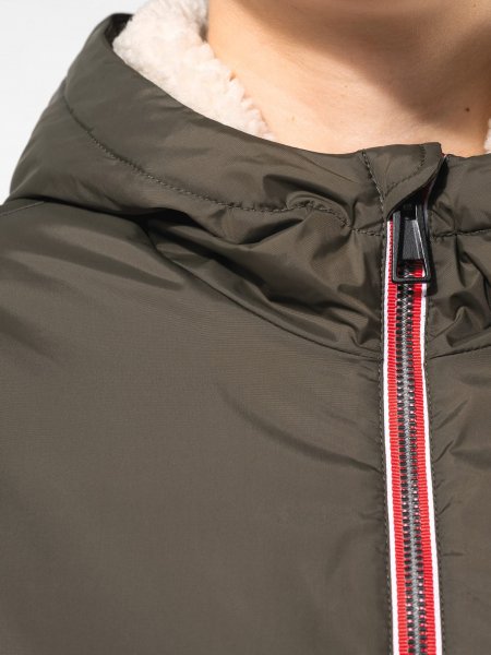 zoom sur le col de la Veste doublée sherpa unisexe personnalisable zoom sur le col de la Veste doublée sherpa unisexe personnalisable