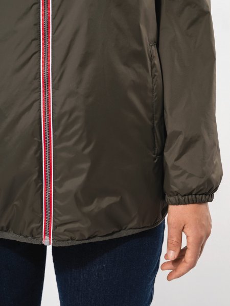 zoom sur la manche de la Veste doublée sherpa unisexe personnalisable zoom sur la manche de la Veste doublée sherpa unisexe personnalisable