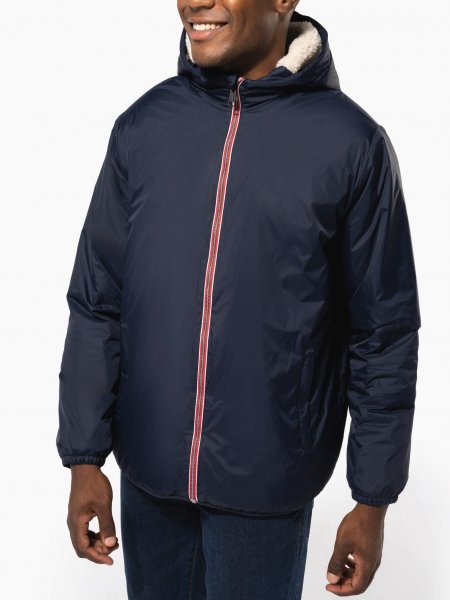 mannequin homme de face portant la Veste doublée sherpa unisexe personnalisable mannequin homme de face portant la Veste doublée sherpa unisexe personnalisable