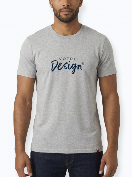 Mannequin homme de face portant le t-shirt Léon couleur gris chiné