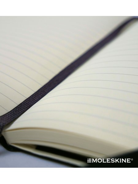 carnet elastique Moleskine vue interieur avec pages lignées
