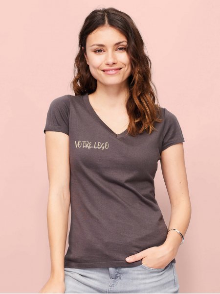 T shirt col V femme Moon en coloris Gris foncé avec exemple de logo imprimé