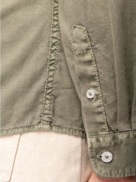 Zoom sur le bas des manches de la chemise pour femme NS503 en coloris Pale Khaki
