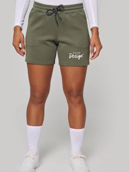 mannequin femme de face portant le Short femme personnalisable mannequin femme de face portant le Short femme personnalisable