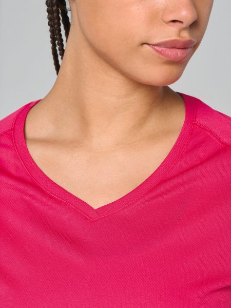 zoom sur le col du T-shirt Femme col V 10 km des Étoiles zoom sur le col du T-shirt Femme col V 10 km des Étoiles