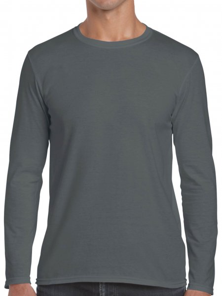 Le GI64400 à personnaliser en coloris Charcoal Le mannequin homme porte le t-shirt GI64400 à manches longues et col rond à personnaliser en coloris Charcoal