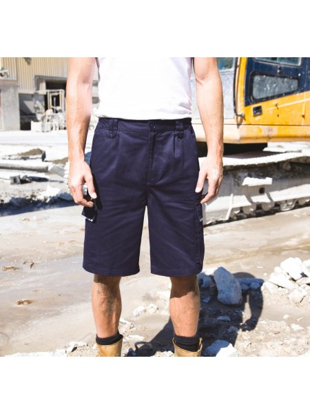 Mannequin homme de face portant le short de travail multipoches R309X en coloris Navy
