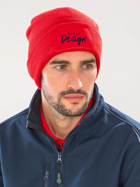 mannequin homme de face portant le Bonnet imprimable Thinsulate™ recyclé personnalisable mannequin homme de face portant le Bonnet imprimable Thinsulate™ recyclé personnalisable