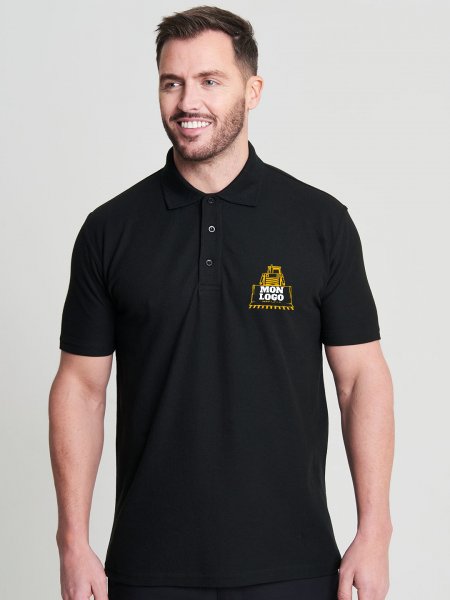 mannequin homme porte un polo noir à manches courtes avec exemple de logo imprimé mannequin homme porte un polo noir à manches courtes avec exemple de logo imprimé