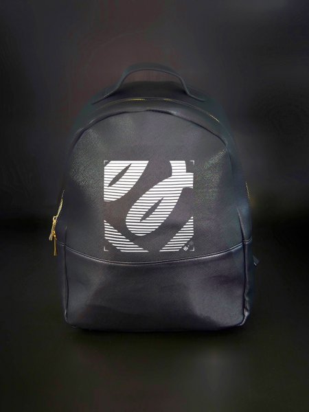 sac à dos noir avec logo