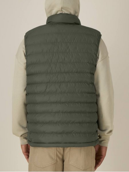 mannequin homme de dos portant le Gilet matelassé Stanley Climber 2.0