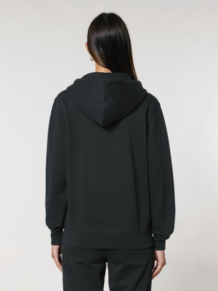 une femme vue de dos portant le sweatshirt à capuche zippé Cultivator 2.0 à personnaliser en coloris noir