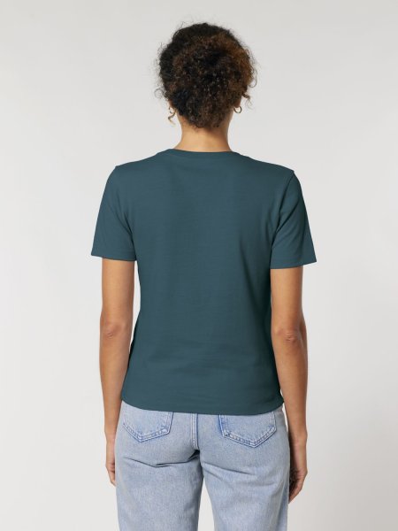 femme  vue de dos portant le t-shirt ella à personnaliser, en coloris Stargazer