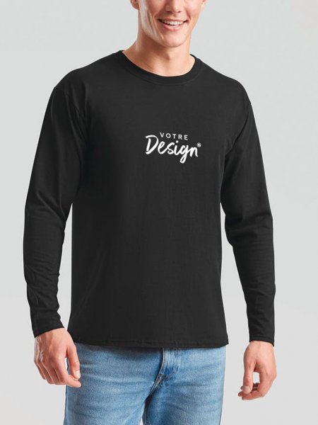 mannequin homme de face portant le  T-shirt homme manches longues Valueweight personnalisable