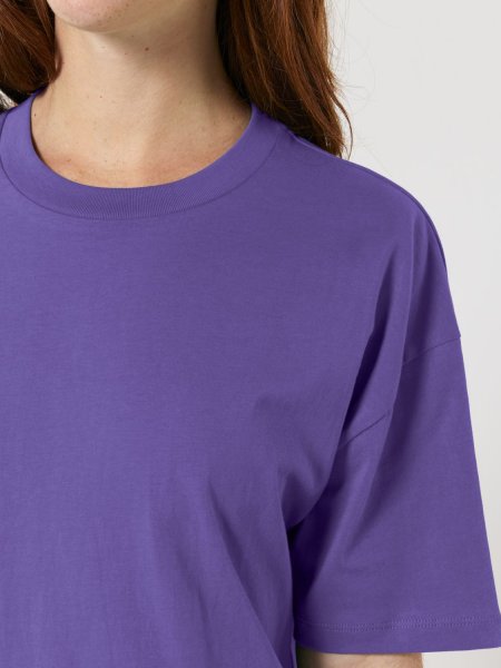 zoom sur le col du t-shirt personnalisable Nova en coloris purple love