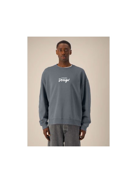 mannequin homme de face portant le Sweat Radder 2.0 Vintage personnalisable mannequin homme de face portant le Sweat Radder 2.0 Vintage personnalisable
