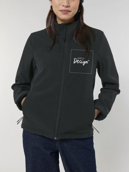 femme portant la veste navigator à personnaliser avec votre logo 