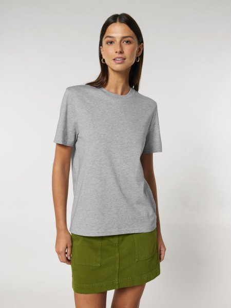 femme portant le t-shirt creator 2.0 à personnaliser en coloris heather grey