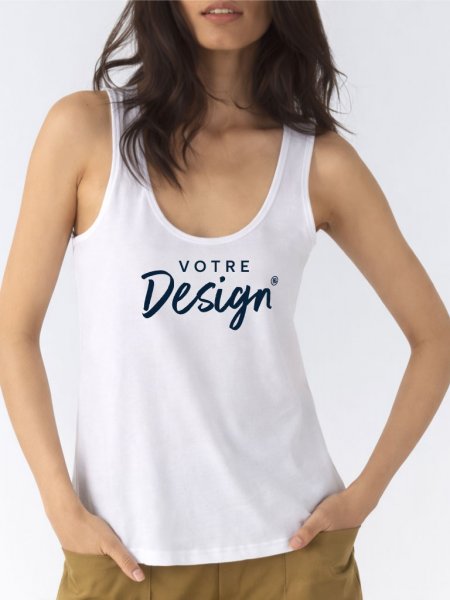 mannequin femme de face portant le débardeur CGTW073 blanc mannequin femme de face portant le débardeur CGTW073 blanc