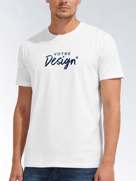 T shirt Imperial 11500 en coloris blanc porté par un mannequin homme avec votre design et zone de personnalisation